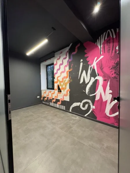 Tirane, jepet me qera ambjent biznesi Kati 1, 100 m² 2.200 € (BLLOKU)