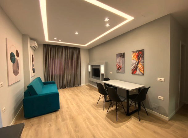 Tirane, jepet me qera apartament 2+1+Ballkon Kati 1, 80 m² 700 € (21 Dhjetori)