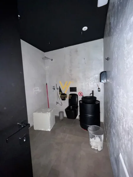 Tirane, jepet me qera ambjent biznesi Kati 1, 100 m² 2.200 € (BLLOKU)