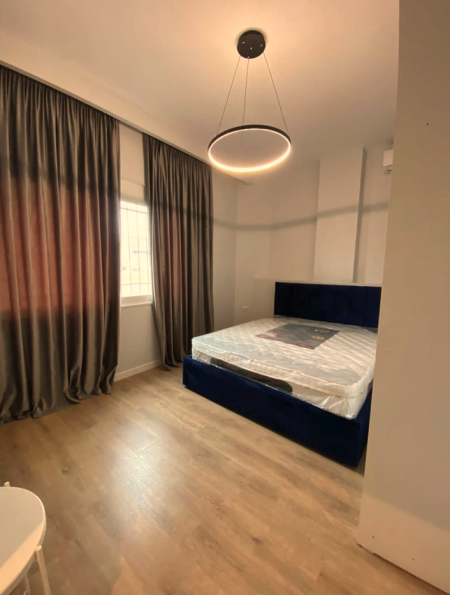 Tirane, jepet me qera apartament 2+1+Ballkon Kati 1, 80 m² 700 € (21 Dhjetori)