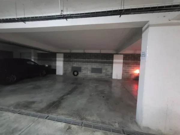 GARAZH PER SHITJE 100 m MBI REST. FRESKUT 21,000 €