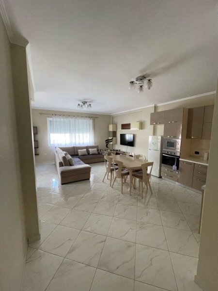 Tirane, jepet me qera apartament 2+1+Ballkon Kati 3, 100 m² 450 € (FRESK)