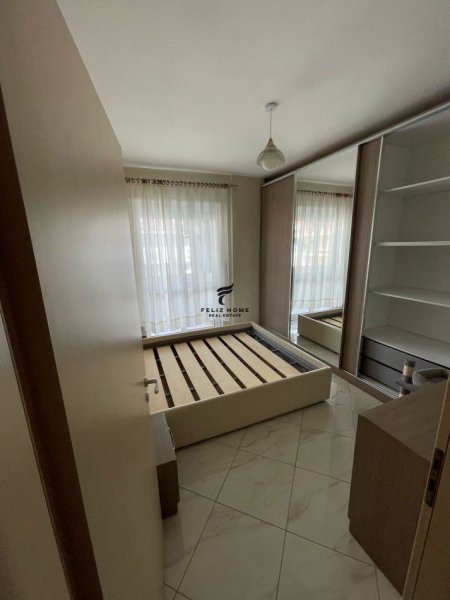 Tirane, jepet me qera apartament 2+1+Ballkon Kati 3, 100 m² 450 € (FRESK)
