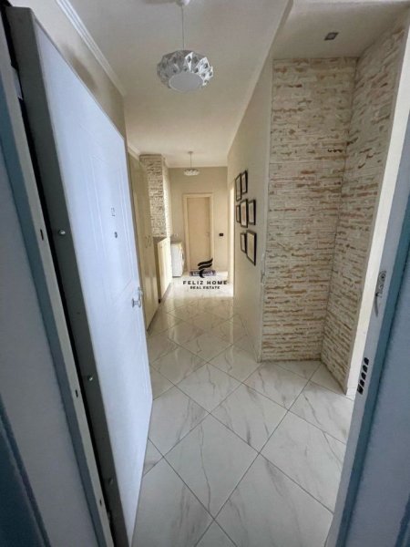 Tirane, jepet me qera apartament 2+1+Ballkon Kati 3, 100 m² 450 € (FRESK)