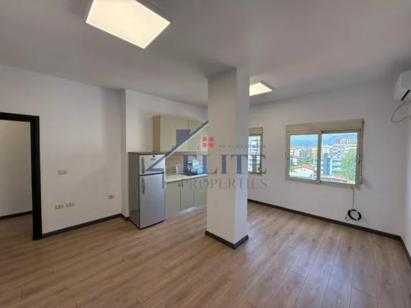 Tirane, shitet apartament 2+1+Ballkon Kati 5, 82 m² 185.000 € (Kristal Center)