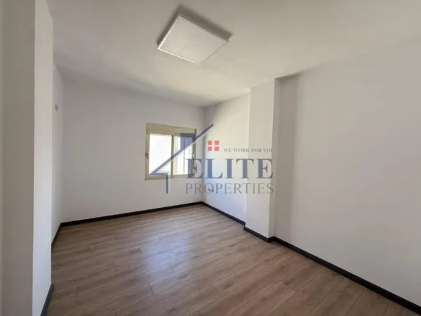 Tirane, shitet apartament 2+1+Ballkon Kati 5, 82 m² 185.000 € (Kristal Center)