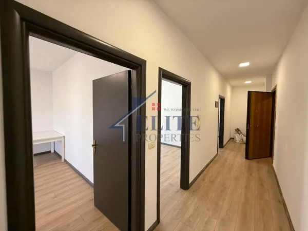 Tirane, shitet apartament 2+1+Ballkon Kati 5, 82 m² 185.000 € (Kristal Center)