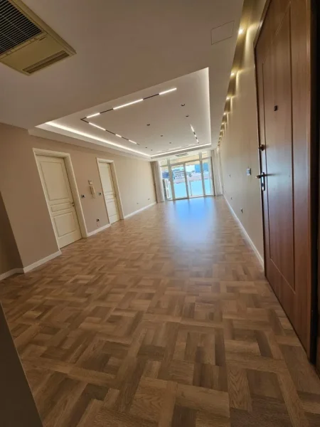 Tirane, jepet me qera apartament 3+1 Kati 5, 115 m² 1.700 € (Stadiumi Air Albania)