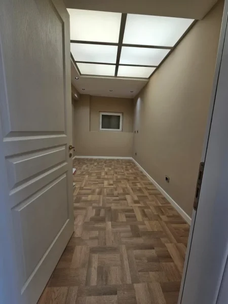 Tirane, jepet me qera apartament 3+1 Kati 5, 115 m² 1.700 € (Stadiumi Air Albania)