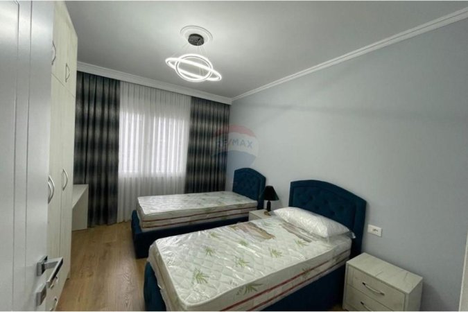 Tirane, jepet me qera apartament 2+1+Aneks+Ballkon Kati 4, 108 m² 800 € (Zogu Zi)