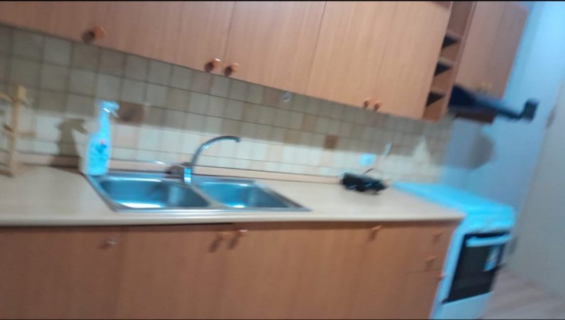 Tirane, jepet me qera apartament 1+1 Kati 2, 45 m² 500 € (vasil shanto)