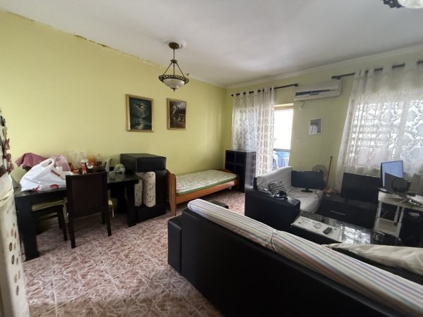 Tirane, Kerkojme 1 vajze per ndarje qeraje 88 €