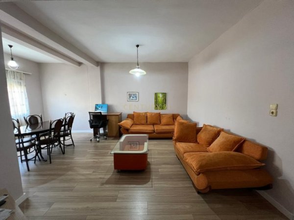 Tirane, jepet me qera apartament 1+1 Kati 2, 90 m² 600 € (Rruga e kavajes)