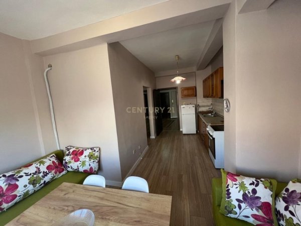 Tirane, jepet me qera apartament 1+1 Kati 2, 90 m² 600 € (Rruga e kavajes)