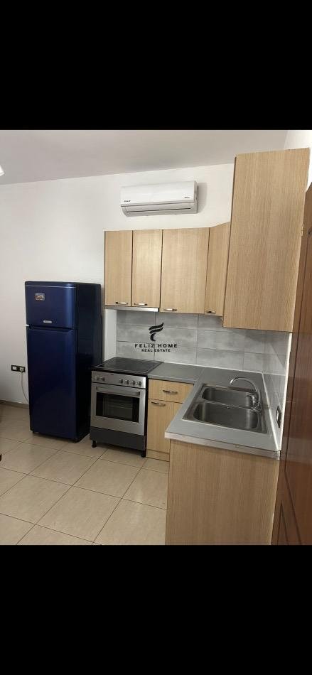Tirane, jepet me qera apartament 1+1+Ballkon Kati 1, 40 m² 300 € (SIRI KODRA)