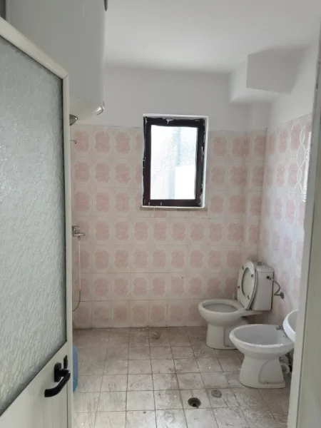 Tirane, shitet 3+1 , 164 m² 298.000 € (Komuna e Parisit prane " Concept Home Real Estate ")