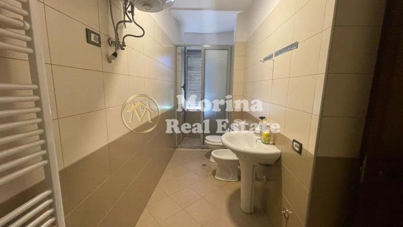Tirane, jepet me qera apartament 2+1 Kati 2, 120 m² 350 € (Fresku)
