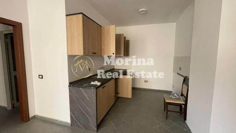 Tirane, jepet me qera apartament 2+1 Kati 2, 120 m² 350 € (Fresku)
