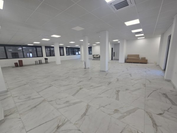 Tirane, jepet me qera ambjent biznesi Kati 1, 340 m² 3.000 € (teg)