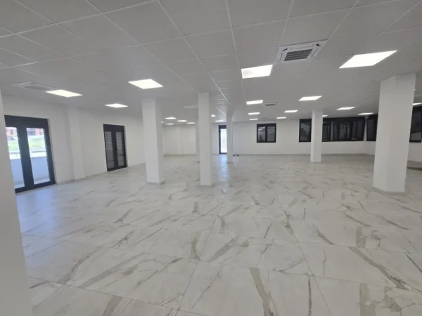 Tirane, jepet me qera ambjent biznesi Kati 1, 340 m² 3.000 € (teg)