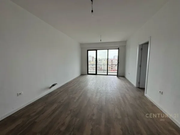 Tirane, jepet me qera ambjent biznesi Kati 3, 117 m² 600 € (Rruga e Dibres)