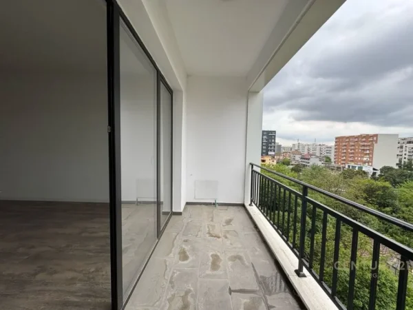 Tirane, jepet me qera ambjent biznesi Kati 3, 117 m² 600 € (Rruga e Dibres)