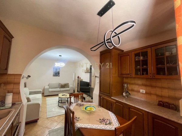 Tirane, jepet me qera apartament 2+1 Kati 3, 72 m² 700 € (Myslym shyri)