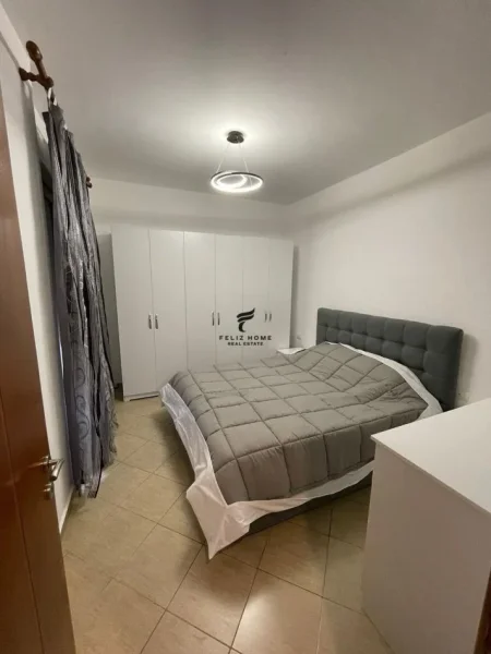 Tirane, jepet me qera apartament 1+1+Ballkon Kati 4, 70 m² 550 € (SELVIA)