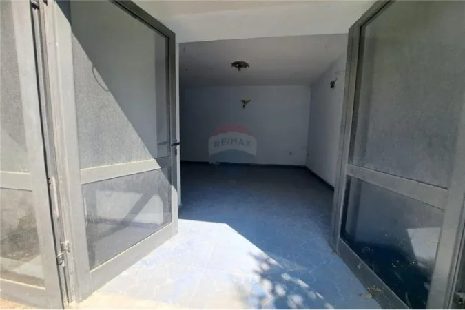 Vlore, shitet dyqan Kati 1, 33 m² 39.000 € (R.Ali Demi)
