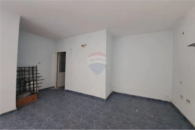 Vlore, shitet dyqan Kati 1, 33 m² 39.000 € (R.Ali Demi)