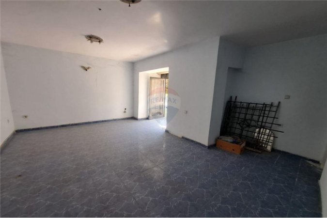 Vlore, shitet dyqan Kati 1, 33 m² 39.000 € (R.Ali Demi)