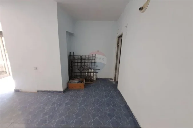 Vlore, shitet dyqan Kati 1, 33 m² 39.000 € (R.Ali Demi)