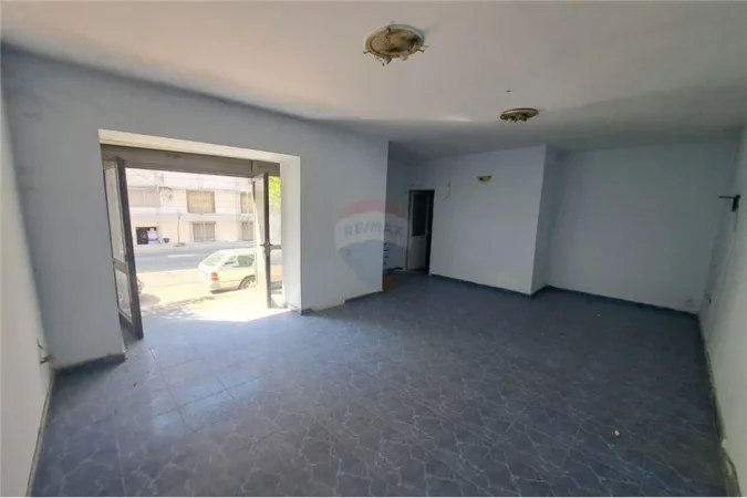 Vlore, shitet dyqan Kati 1, 33 m² 39.000 € (R.Ali Demi)