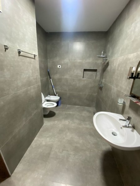 Tirane, jap me qera apartament 1+1+Ballkon Kati 7, 70 m² 450 € (don bosko)