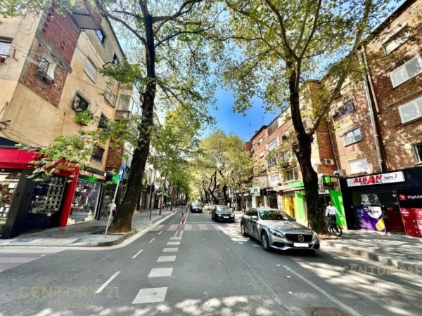 Tirane, shitet dyqan Kati 0, 72 m² 300.000 € (Myslym shyri)