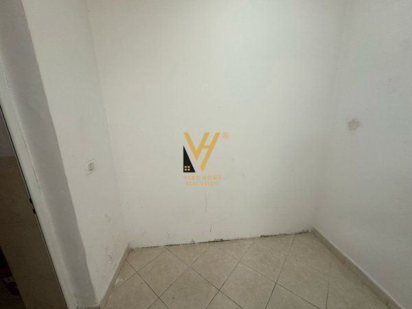 Tirane, jepet me qera dyqan Kati 0, 25 m² 300 € (ISH TREGU ELEKTRIK)
