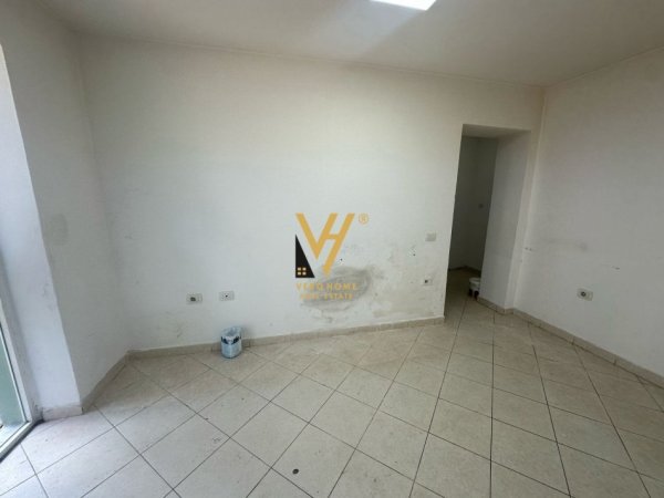 Tirane, jepet me qera dyqan Kati 0, 25 m² 300 € (ISH TREGU ELEKTRIK)