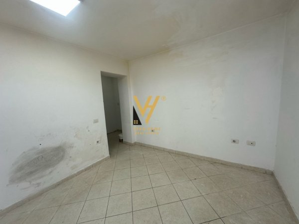 Tirane, jepet me qera dyqan Kati 0, 25 m² 300 € (ISH TREGU ELEKTRIK)