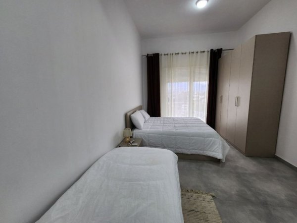 Tirane, shitet Vile 4+1 , (Kodra Diellit)