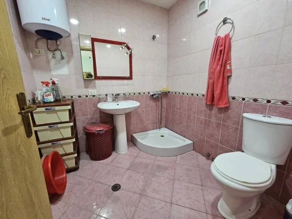 Tirane, jepet me qera 2+1+Ballkon Kati 6, 75 m² 40.000 € (Prane Bulevardit te Ri, Astir.)