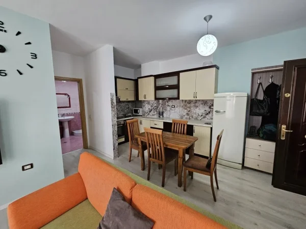 Tirane, jepet me qera 2+1+Ballkon Kati 6, 75 m² 40.000 € (Prane Bulevardit te Ri, Astir.)