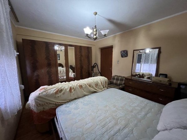 Tirane, jepet me qera apartament 2+1+Ballkon Kati 4, 100 m² 600 € (PAZARI I RI)