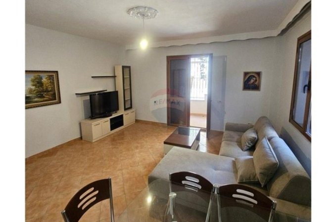 Tirane, jepet me qera apartament 2+1 Kati 1, 95 m² 430 € (Prane Eleonores)