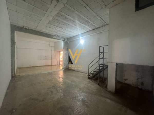 Tirane, jepet me qera magazine Kati -1, 60 m² 300 € (KOPSHTI ZOOLOGJIK)
