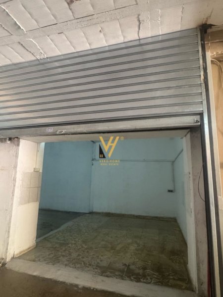Tirane, jepet me qera magazine Kati -1, 60 m² 300 € (KOPSHTI ZOOLOGJIK)