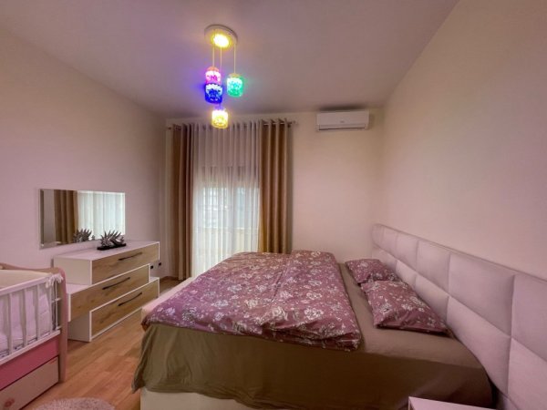 Tirane, jepet me qera 2+1+Ballkon , 90 m² 500 € 