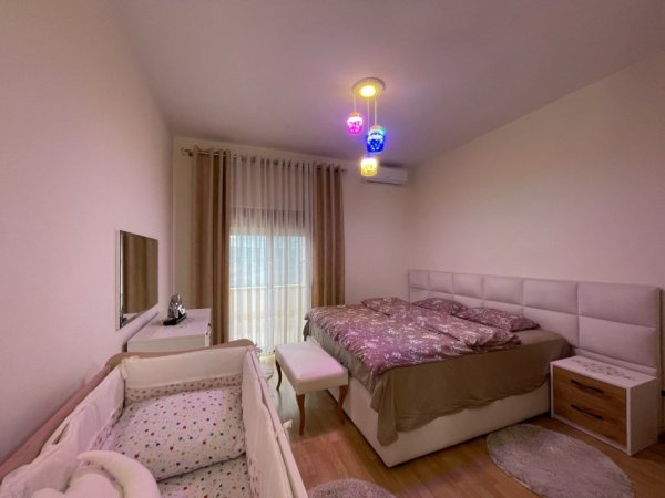 Tirane, jepet me qera 2+1+Ballkon , 90 m² 500 € 