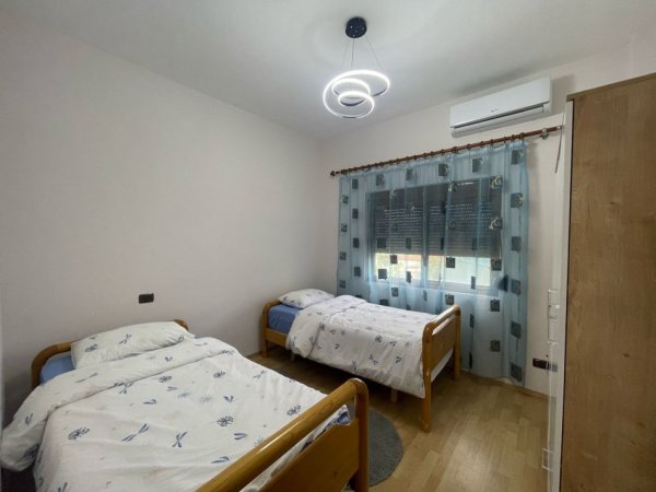 Tirane, jepet me qera 2+1+Ballkon , 90 m² 500 € 