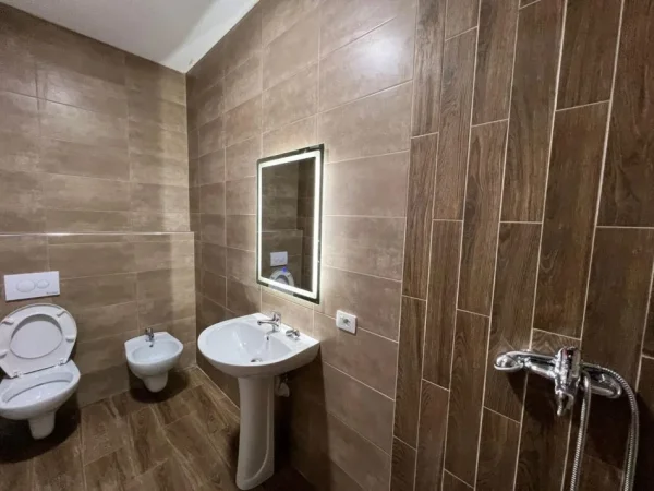 Tirane, jepet me qera apartament 1+1+Ballkon Kati 6, 80 m² 400 € (Oasis Residence Astir I Pabanuar Me Pare)