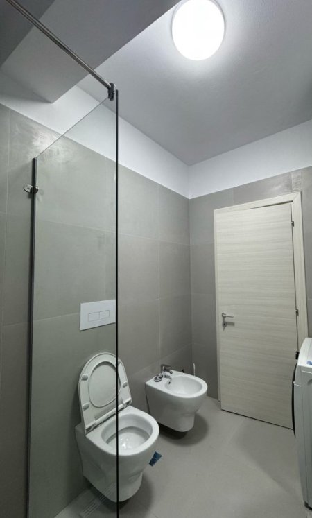 Tirane, jepet me qera apartament 2+1 Kati 2, 97 m² 750 € (River Residence)